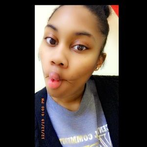 Meet your Posher, Tenisha